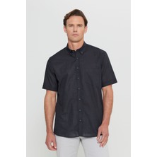 Altınyıldız Classics Erkek Siyah Comfort Fit Rahat Kesim Düğmeli Yaka Keten Görünümlü %100 Pamuk Kısa Kollu Gömlek