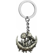 Ay Üzerinde Mantar Figürlü Unisex Anahtarlık – Zamak Metal Doğa ve Fantastik Temalı Çanta Süsü