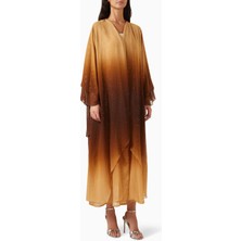 Işıltılı Dikişli Abaya Zamanın Ötesinde Şıklık ve Rahatlık Sunuyor