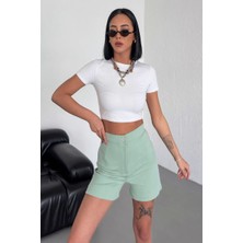 Tarz ve Rahatlığı Bir Arada Sunan Yüksek Bel Esnek Likralı Krep Şort Su Yeşili