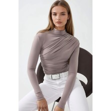 Hiccup Kadın Dik Yaka Büzgü Detaylı Sandy Bluz Mocha Kahvesi