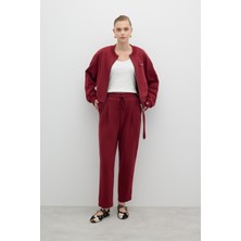 Nakış Detaylı Tek Pilili Havuç Paça Pantolon Bordo K2622004_008