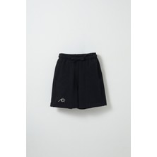 Siyah Nakış Detaylı Biyeli Bermuda Şort