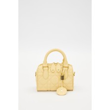 Sarı Kilit Aksesuar Detaylı El Çantası