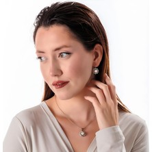 Atelier Leo Handmade Jewellery Inci Göbeği Kadın 2'li Takı Seti Küpe Kolye Takım Bakır El Yapımı Kristal Taşlı Kararma Yapmaz Kutulu