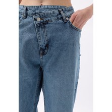 Asimetrik Bel Paça Yırtmaçlı Jean