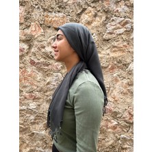 Gri Püsküllü Yazma Eşarp – Pamuklu, Şık ve Rahat Kullanım