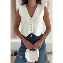 Kadın Düğmeli Triko Yelek – Modern & Katmanlı Stil