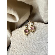 Pembe Taşlı Altın Renkli Küpe