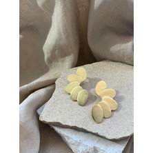 Altın Renkli Sıralı Yaprak Küpe