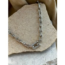 Gümüş Renkli Ucu Taşlı Zincir Kolye