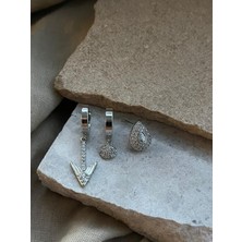 Gümüş Renkli Oklu Taşlı Üçlü Küpe