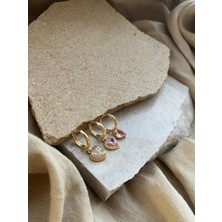 Altın Renkli Kalpli Taşlı Üçlü Küpe