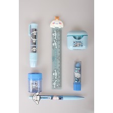 "dekomus Islak Mendil Hediyeli" Lisanslı Cınnamorol 6 Parça Kırtasiye Seti Pods/kulaklık Tasarımlı Kalemtraş,cetvel,uçlu Kalem,ruj Silgi