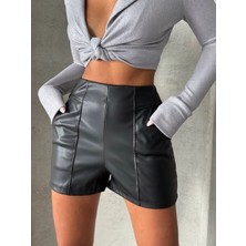 Parçalı Cepli Deri Şort Siyah W26312