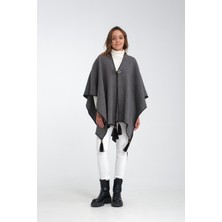 T-Crazy Düz Renk Balıkçı Dikişli Dokuma Triko Panço, Deri ve Düğme Detaylı Püsküllü Kadın Dış Giyim Panço