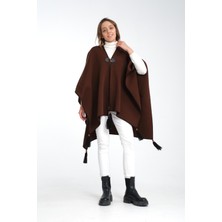 T-Crazy Düz Renk Balıkçı Dikişli Dokuma Triko Panço, Deri ve Düğme Detaylı Püsküllü Kadın Dış Giyim Panço