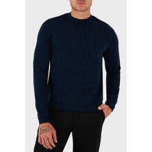 Emporio Armani Yünlü Jakarlı Logo Basklı Regular Fit Bisiklet Yaka Kazak Erkek Kazak EM001989 AF14199 FB066