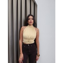 Güneş Aksesuarlı Sırtı Açık Bluz