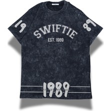 Unisex Swiftie 1989 Kol Baskılı Yıkamalı T-Shirt, Oversize Taylor Swift Temalı Vintage Tişört