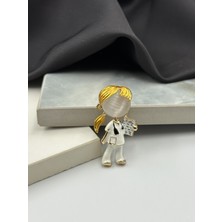 Sarı Saçlı Kadın Doktor Hemşire Sağlık Çalışanı Figürlü Broş Yaka Iğnesi