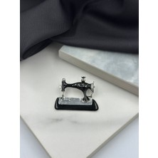 Siyah Mineli Terzi Dikiş Makinesi Figürlü Broş Yaka Iğnesi