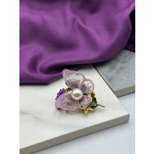 Mor Kelebek ve Çiçek Detaylı Incili Tasarım Broş Yaka Iğnesi