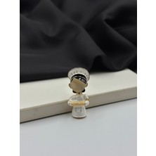 Kadın Aşçı Figürlü Beyaz Mineli Meslek Broşu Yaka Iğnesi