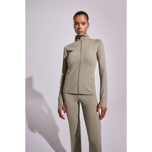 DeFacto Fitted Vücuda Oturan Ultra Soft Dik Yaka Çift Cepli Parmak Detaylı Fermuarlı Spor Hırka B3985AX25AU