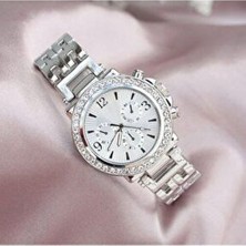 İstliv Kadın Gümüş Çelik Kasa Taşlı Kol Saati 3 ATM Suya Dayanıklı Metal Kordon ile Şık Tasarım