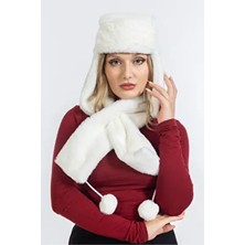 Ladycolor Peluş Kulaklı Pilot Şapka Beyaz Renkli Atkılı Takım Konforlu Malzeme