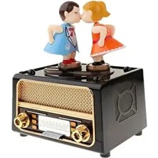 Öpüşen Çift Aşıklar Radyo Görünümlü Takı Kutulu Kurmalı Hareketli Müzik Kutusu Romantik Hediye Seti