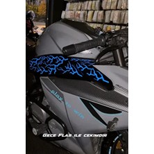 Motor-Kask ve Araba Için Işıkta Parlayan Reflektörlü Mavi Parçalı Şimşek Sticker Etiket (16 Parça)