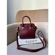 Moda Sekiz Şık Görünüm Sunan Kadın Bordo Suni Deri Çapraz Askılı El ve Omuz Çanta Zamansız Trend Model