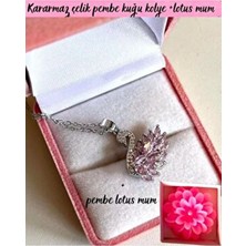 Kararmaz Çelik Pembe Zirkon Taş Pembe Kuğu Kolye ve Pembe Lotus Mum Özel Hediye Sepeti