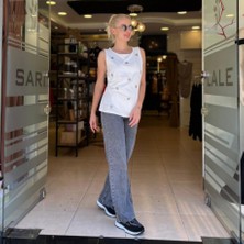 Asimetrik Kesim Kelebek Boncuk Nakışlı Tişört