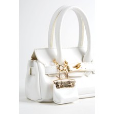 Kadın Kasa Beyaz Charm Hediyeli Tasarım Çevirme Kilit Kapama El Kol ve Omuz Çantası