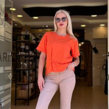 Çiçek Nakışlı Tişört