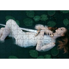 Cakapuzzle Nilüferler Arasında Yatan Kadın ve Kılıcı 120 Parça Puzzle Yapboz Mdf (Ahşap)
