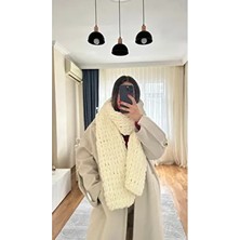 Femine Puffy Örme Atkı Kadın Cinsiyetine Uygun Beyaz Renk Standart Beden Kış Sezonu