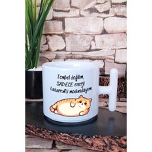 Tembel Değilim Tasarruf Modundayım-Kedi Baskılı Komik Hediyelik T Kulplu Latte Fincanı Kupa Bardak