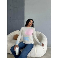 Bıyıklı Triko Kazak Beyaz