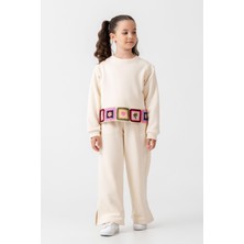 Kız Çocuk Pamuklu Ekru Patch Detaylı Sweatshirt ve Yırtmaçlı Bol Paça Eşofman Takım