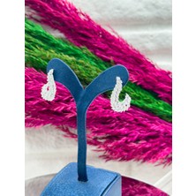 925 Ayar Gümüş Pırlanta Işçiliği Taşlı Damla Modeli Trend Kadın Küpe