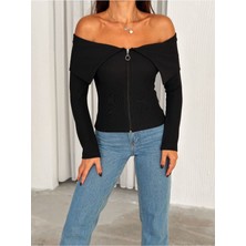 Minimal ve Çarpıcı Omuz Detaylı Bluz