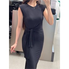 Sandy Kumaş Kuşaklı Kolsuz Siyah Elbise