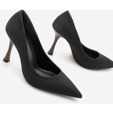 Marjin Kadın Stiletto Sivri Burun Ahşap Ökçe Desenli Topuklu Ayakkabı Oplin Siyah Süet