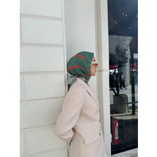 Madalyon Desenli Eşarp