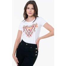 Guess Triangle Kadın Beyaz Slim Fit T-Shirt W5YI08J1314-G011