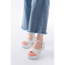 24414-1005 Beyaz Günlük Çapraz Dolgu Topuk Kadın Sandalet